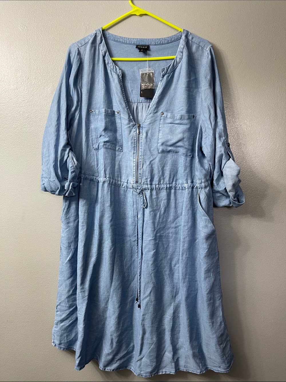 Torrid Chambray Split Neck Shirt Dress Women's Size 0 (12) Roll Tab Sleeves NWT - Picture 3 of 8